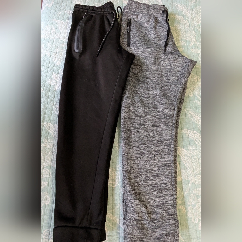 Pair of Sweatpants, Joggers. Size M Short.